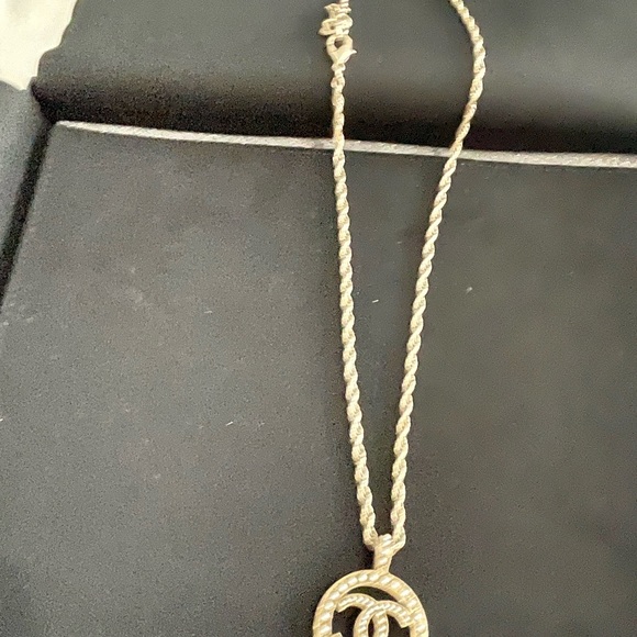 Chanel Gold Pearl Round Pendant Necklace - Picture 13 of 13